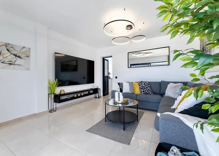 - Heated Pool, Aircon Willa *