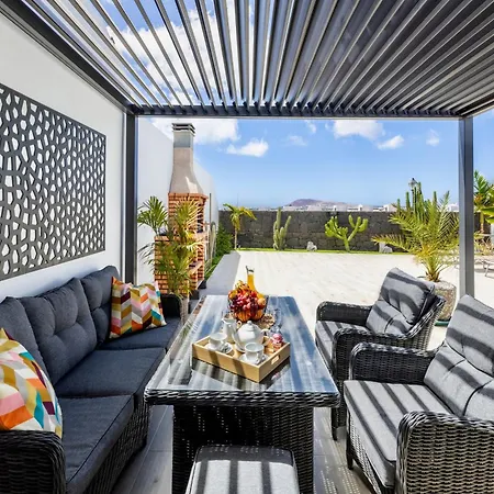 - Heated Pool, Aircon Willa