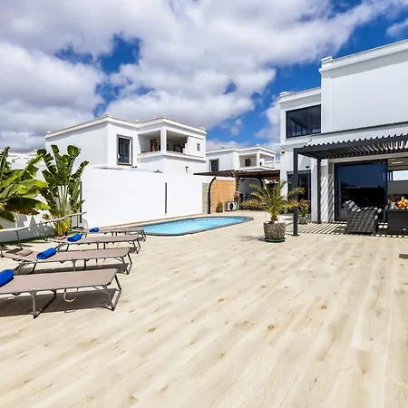 - Heated Pool, Aircon * Playa Blanca (Lanzarote)