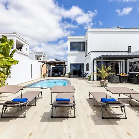 - Heated Pool, Aircon Willa