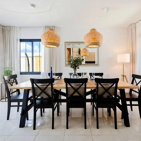 Villa - Heated Pool, Aircon