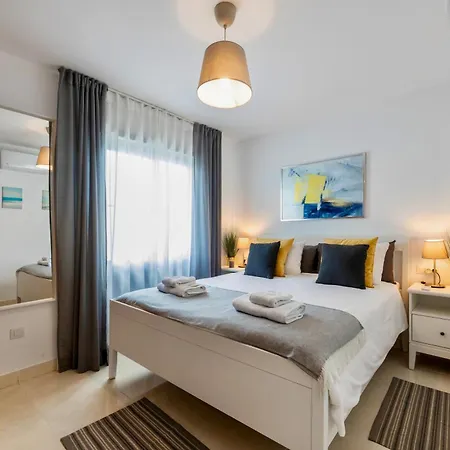 - Heated Pool, Aircon Villa Playa Blanca