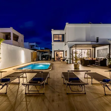 - Heated Pool, Aircon Villa *