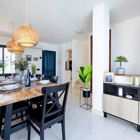 - Heated Pool, Aircon Villa *