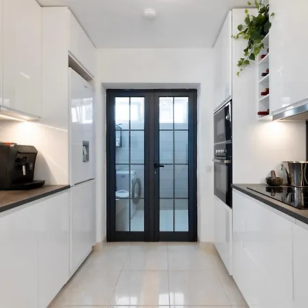- Heated Pool, Aircon Vila