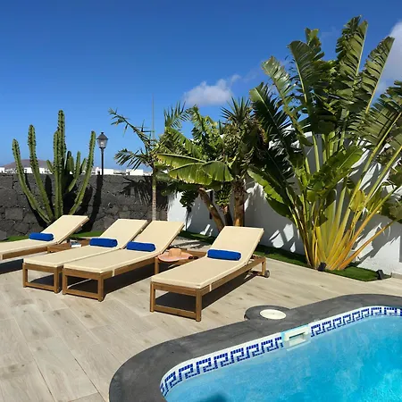 - Heated Pool, Aircon Playa Blanca (Lanzarote)