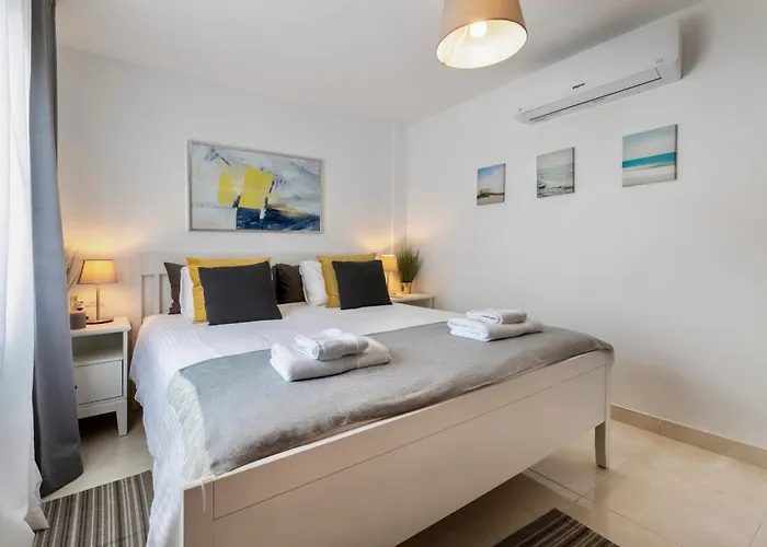 - Heated Pool, Aircon *