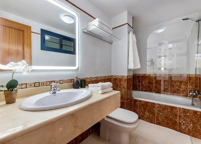 - Heated Pool, Aircon Villa Playa Blanca (Lanzarote)