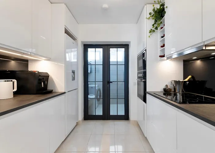 - Heated Pool, Aircon Villa