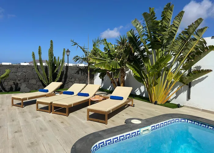 - Heated Pool, Aircon Playa Blanca (Lanzarote)